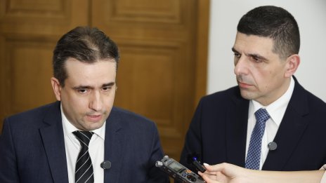 Мирчев и Божанов обвиниха ПБ, ГЕРБ и ДПС, че са провалили изслушванията за охраната на Пеевски
