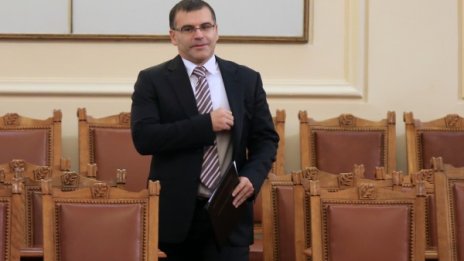 Енергийната зависимост е голяма тежест, рече Дянков