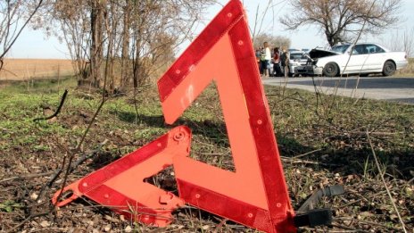 Трима души са загинали при пътни инциденти в страната