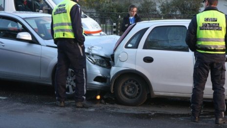 Девет автомобила се натресоха един в друг край Пловдив