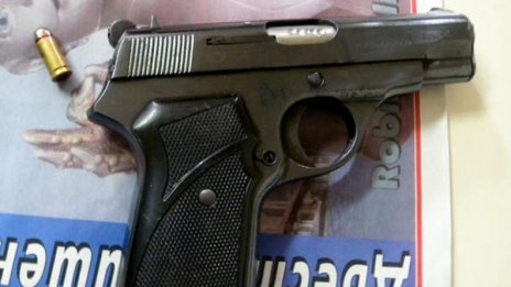 Баба намери пистолет в печката си