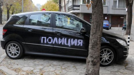 Вандали направиха "патрулки" от паркирани коли в центъра на София 