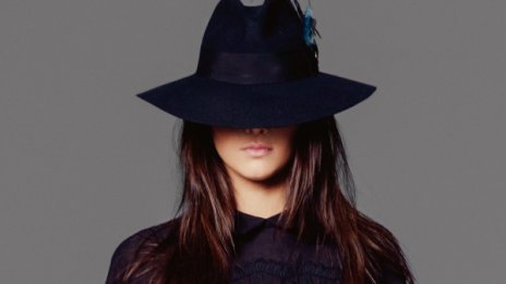 Непълнолетната Кардашиян засенчи каките си във Vogue 
