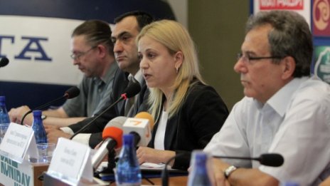 Комисарите от КЗД връщат бонуси 