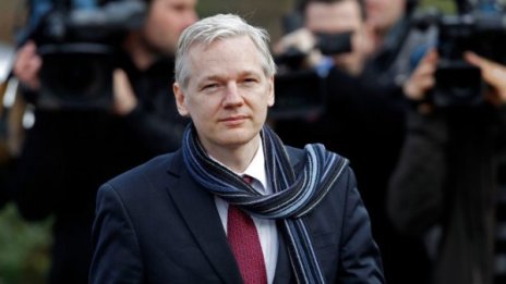 Джулиан Асандж има хронична белодробна инфекция