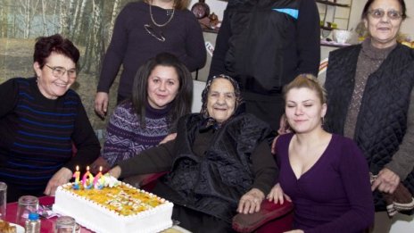 Баба Донка чукна 100 години