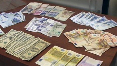 Разбиха група, незаконно теглила пари от банкомати 