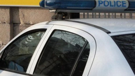 Полицията в Русе задържа двама мъже за грабеж на бензиностанция 