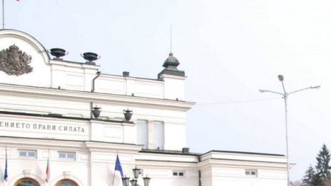 Костов режисира разбиването на СДС,  смята Валентин Николов