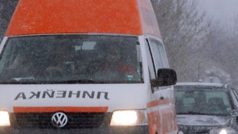 Един човек загина след удар на ТИР и лека кола край Самоводене 