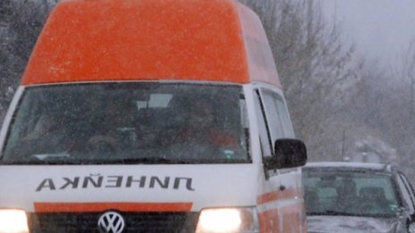 Кола нацели стълб, шофьорът загина 