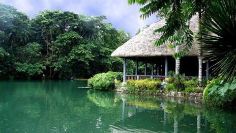 Вечеря сред филипински води