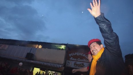 Операцията на Уго Чавес е преминала успешно 