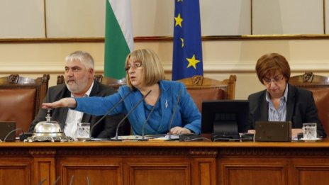Депутатите едвам се събраха да работят 