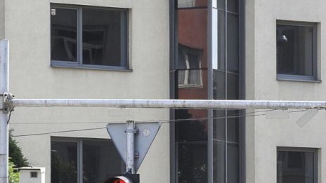 Двама откраднаха 13 външни камери за нощ