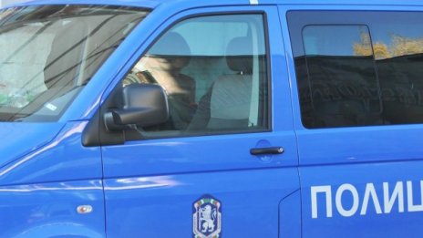 Закопчаха действащ и бивш служител на софийския затвор  