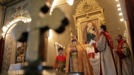 Как посрещат Бъдни вечер по света