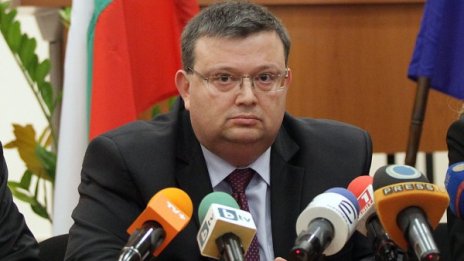 Гласувам доверие на Цацаров, но само по делата ще бъде съден, каза президентът