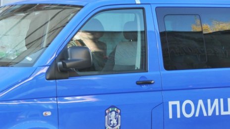 Издирват двама за опит за обир