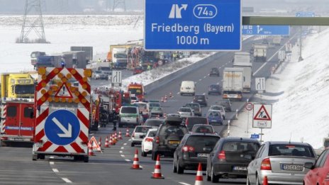 Трима убити и най-малко 16 ранени при катастрофа в Германия 