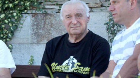 Жеката: Майкъла беше дърводелец като футболист, такъв е и като директор