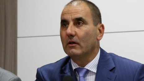 По-добре да хващат бандитите ни навън, рече Цветанов