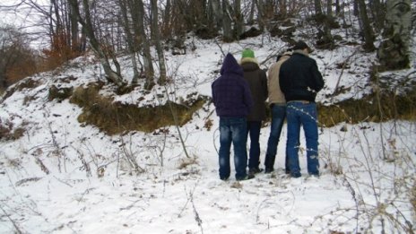Задържаха четирима чужденци след преследване в Осоговска планина
