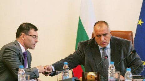 8 бона заплата за премиера - не сега, а при по-добри времена!