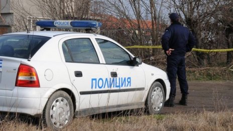 Младеж блъсна дете и избяга