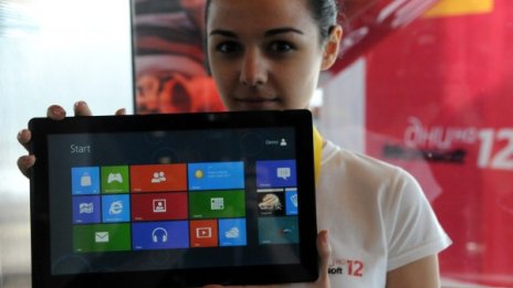 Бизнесът на Microsoft с таблетите се развива бавно 