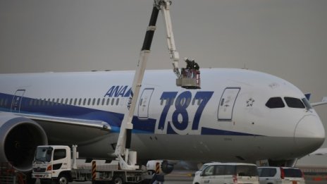 Боинг 787 кацна принудително на японско летище