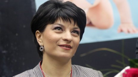 Кунева изчисли 17 млн. лв. бонуси, министерства отричат 