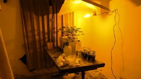 Пиян баща изпорти сина си за дрога, ама без да иска 