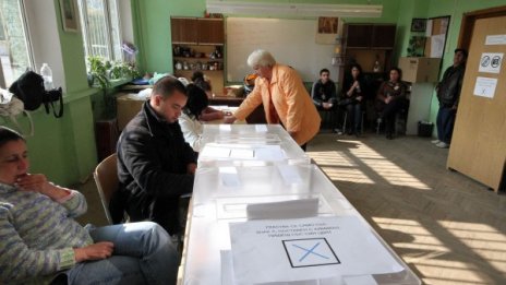 Всички избирателни секции работят