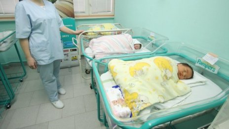 Три двойки близначета се родиха в Пловдив за седмица