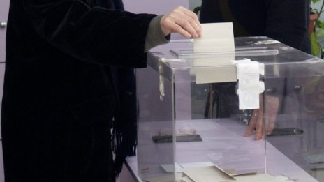 Закопчаха мъж, запалил бюлетина в София 