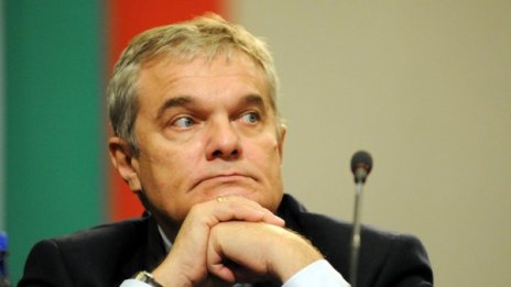 Премиерът нарушил "брутално" закона, скочи Румен Овчаров