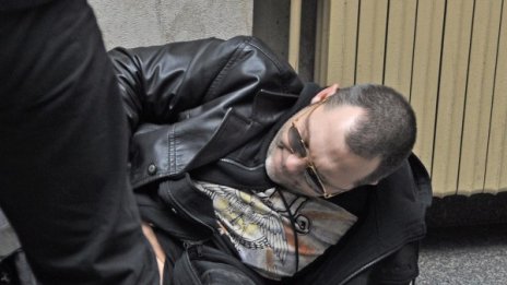 Над 20 версии за стрелбата срещу Баретата