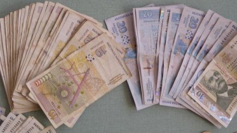 Закопчаха група лихвари от Ихтиман