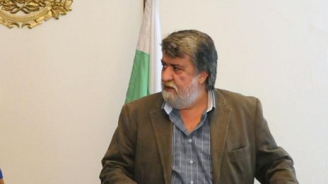 Доган е винаги там, където има много пари 