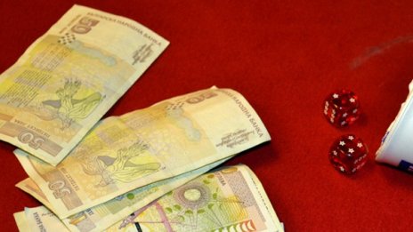 Неизвестни прибраха близо 14 хил. лв. от казино 