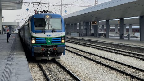 Бързият влак от Варна за София блъсна пресичащ мъж, който почина