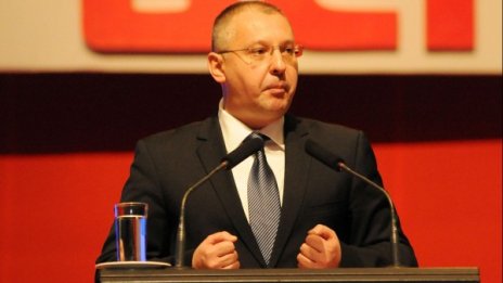 И Станишев поиска оставката на правителството
