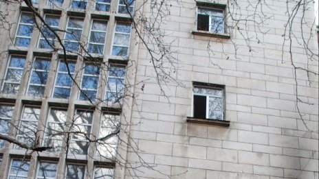 13-годишна ученичка падна от четвъртия етаж на школото