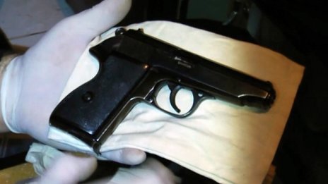 Задържаха 17-годишен за въоръжен грабеж