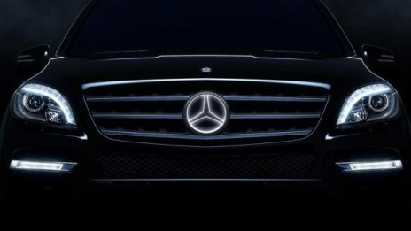 Mercedes-Benz пусна емблема с лампички