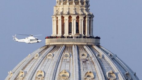 Папа Бенедикт XVI се сбогува 