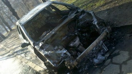 Две фирмени коли изгоряха в столицата