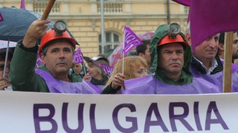 Миньорите на протест след спирането на мощности в 3 ТЕЦ-а