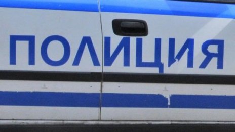 Спипаха двама за фалшиви документи